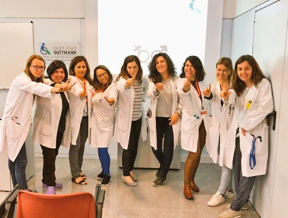 Gracias <a href="/annawestside/">Anna MM</a> por esta foto, una de mis últimas clases para resis sobre la perspectiva de #genero en #rehabilitacion Nos vemos mañana en #sermef2020 <a href="/sermef/">jimmy</a> en la mesa de #dañocerebral con mi charla "El ictus de la mujer"