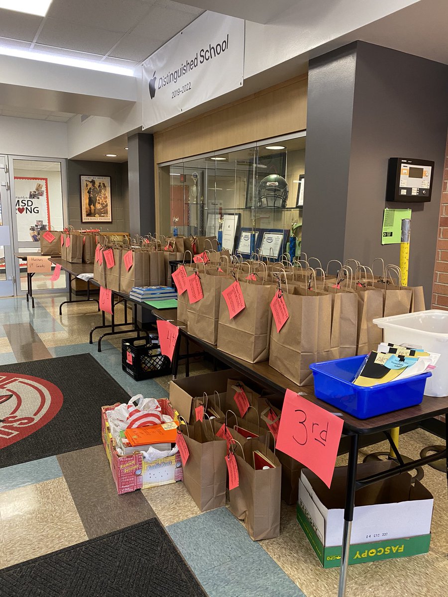 mathmann512's tweet photo. Rosehill remote families-remember on Wednesday to pick up your fun Math Kit for Math Night!! @Rosehill512 https://t.co/Rrgt3JPPHV