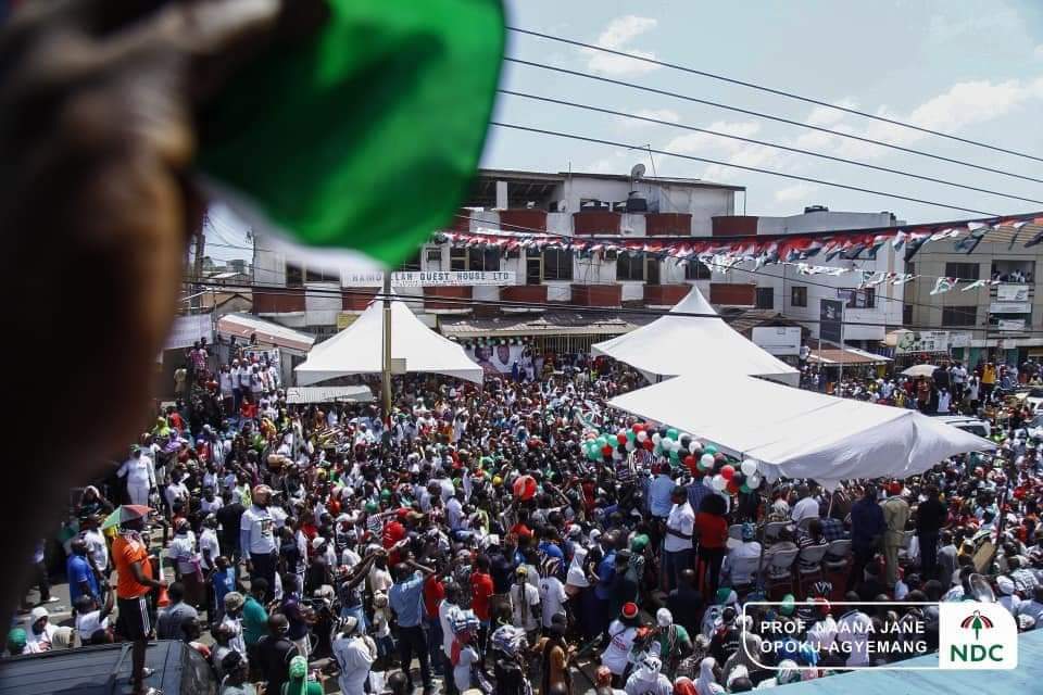 CitizenVigila10's tweet photo. At the beginning of my tour of the Greater Accra Region, I can confirm that the wind of change is blowing, and people are ready to join us to make history.
We move.
#JMandJane2020
#JohnMahama2020
#everybodymatter https://t.co/ZpB13CQshr