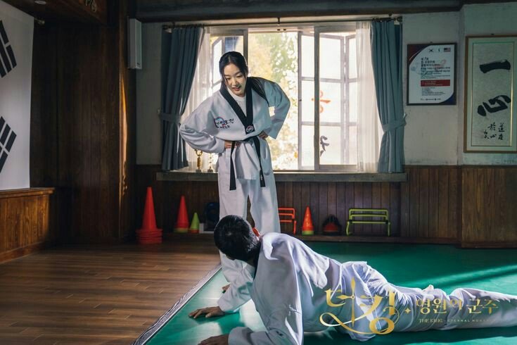 yayakray's tweet photo. hmm... Sin Jae fell because of Tae Eul's kick. This is if you Learn martial arts but your teacher is beautiful and still able to kick your ass.
#TheKingEternalMonarch #KimGoEun #jungtaeeul #KimKyungNam #sinjae https://t.co/qRU36r7Ab7