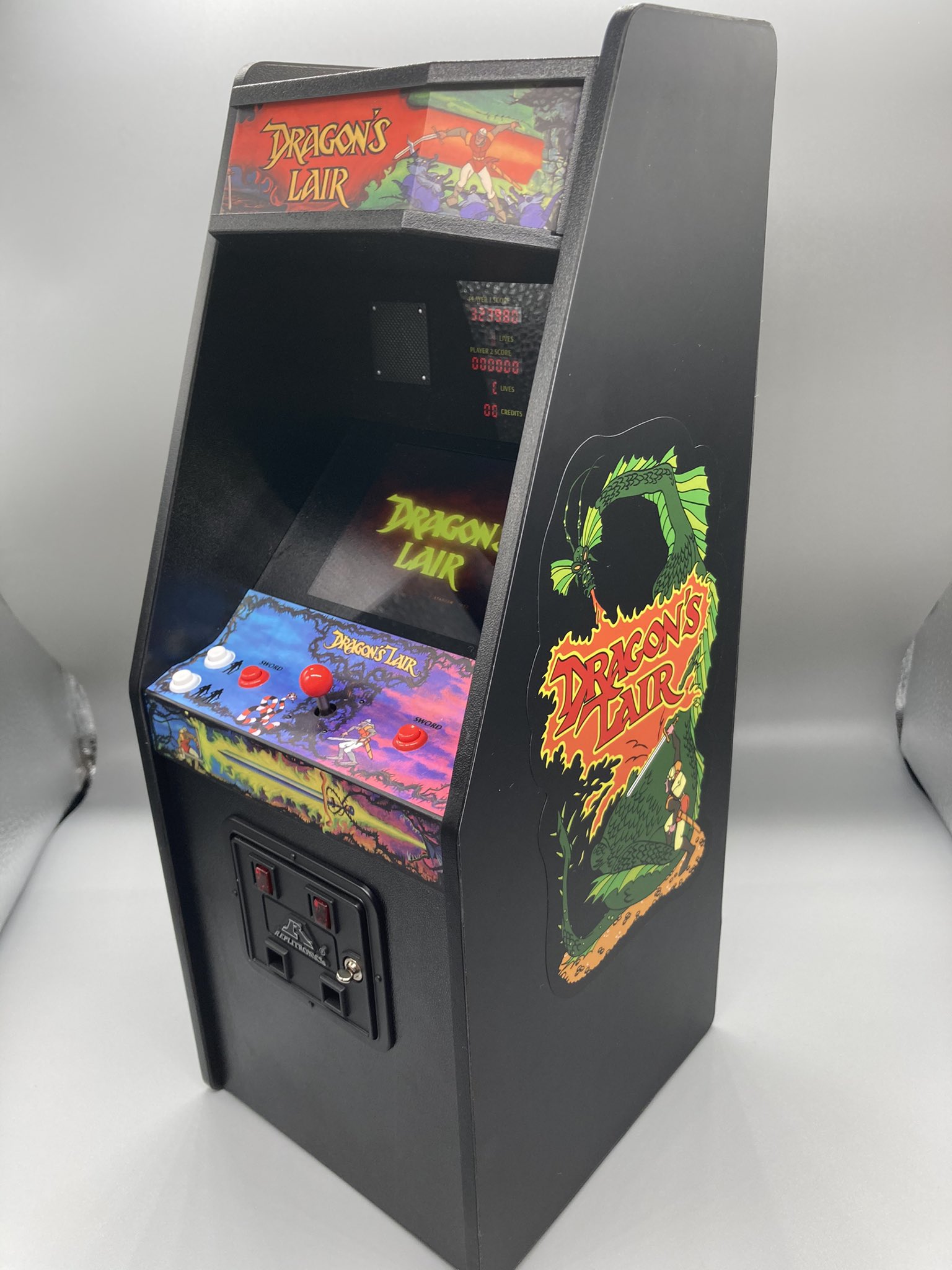 80snostalgia I Ve Just Spent A Few Hours Playing The New Dragons Lair Replicade Arcade Cabinet From Newwavetoys And I Can Confirm It Is Awesome Don T Know If Mentioned This Before But I Won The Dragons Lair Tournament At Playexpo