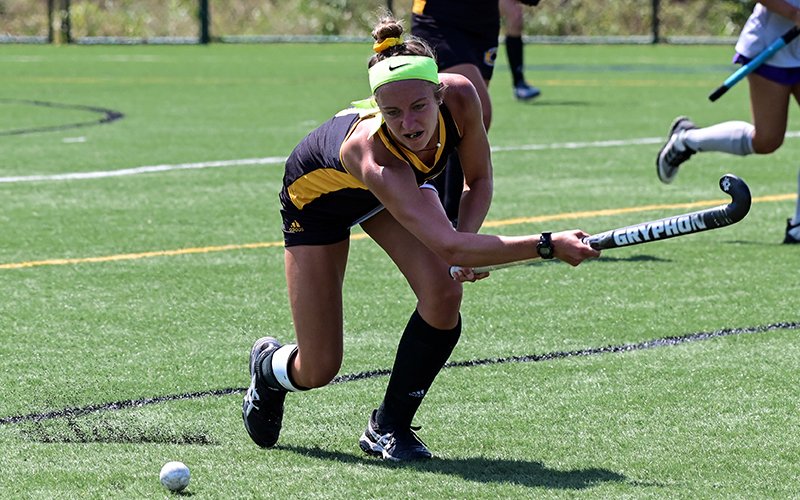 USAFieldHockey's tweet photo. Mackenzie Conkling has been a significant contributor to @CentreFH but also has been an "outstanding leader" during COVID-19 according to coach Jenelle Downs. 

That's no surprise considering the successful internships she has had the past two summers.

➡️ https://t.co/H5IHAyuRci https://t.co/uyqZvuIazl