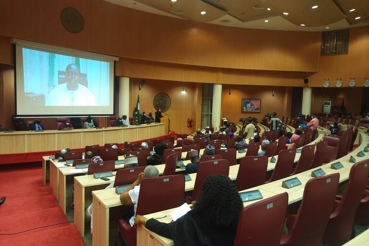 NgCivilservice's tweet photo. Evening of Tributes as HOS, Permanent Secretaries, Others honour the late Babatunde Lawal, Permanent Secretary, Cabinet Affairs Office, Office of the Secretary to the Government of the Federation and the Deputy Secretary of the Federal Executive Council who passed on recently. https://t.co/A0Lqs5Ncjz