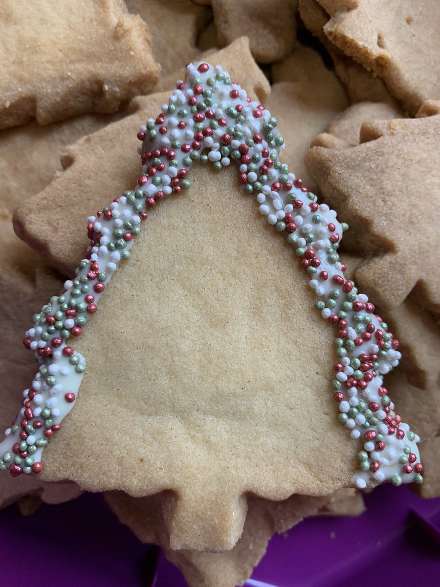 fleurrbie's tweet photo. Think I’ve gone early with these too today @ElCapitano_JW ..? 
#shortbread #WeNeedMoreTrees #GBBO 🎄🎄🎄 https://t.co/MW2rmji6qp