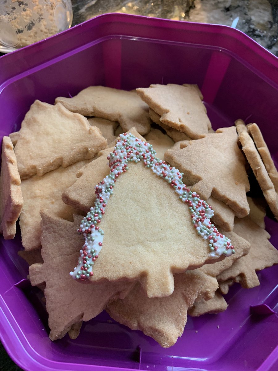 fleurrbie's tweet photo. Think I’ve gone early with these too today @ElCapitano_JW ..? 
#shortbread #WeNeedMoreTrees #GBBO 🎄🎄🎄 https://t.co/MW2rmji6qp