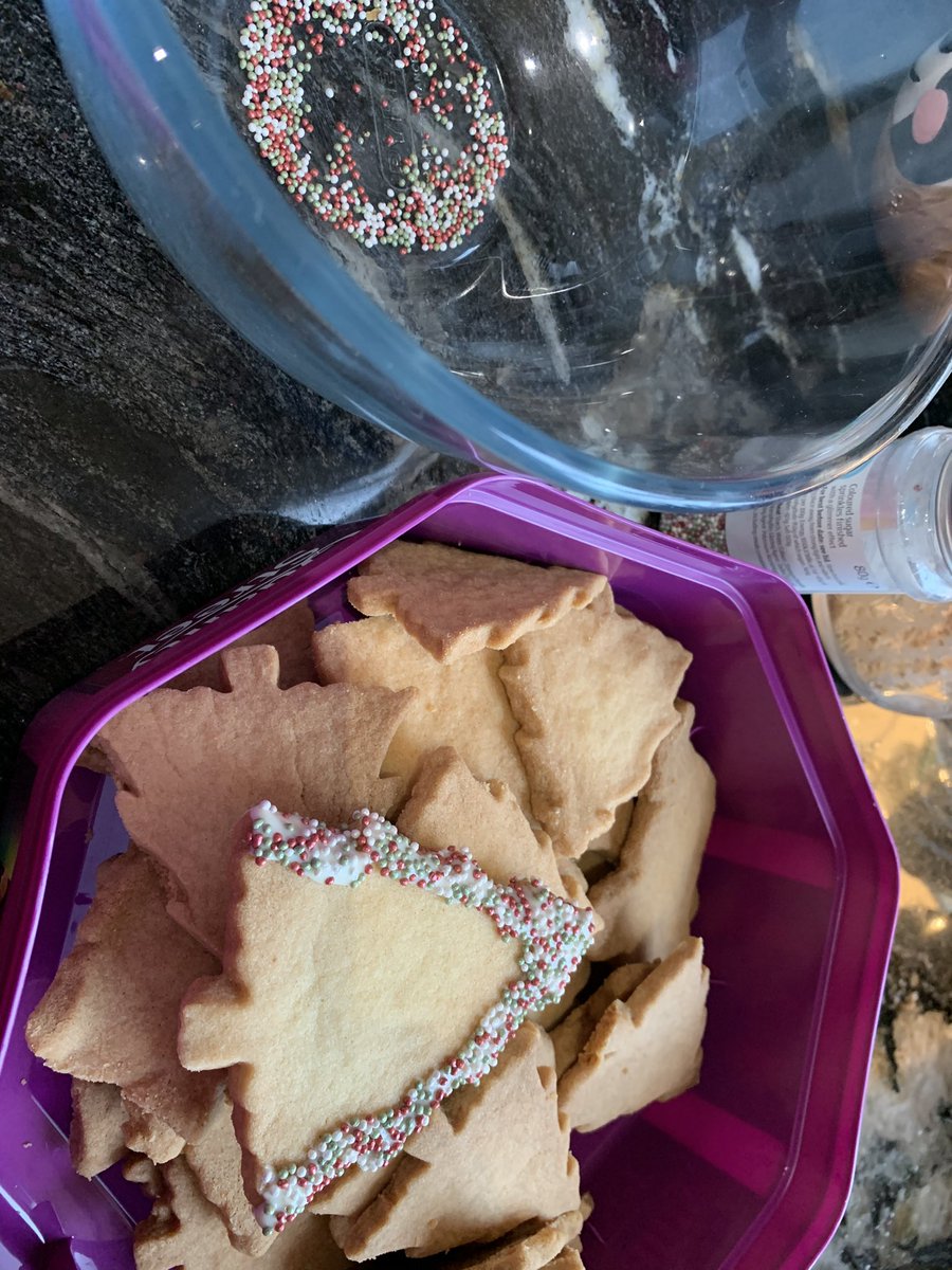 fleurrbie's tweet photo. Think I’ve gone early with these too today @ElCapitano_JW ..? 
#shortbread #WeNeedMoreTrees #GBBO 🎄🎄🎄 https://t.co/MW2rmji6qp