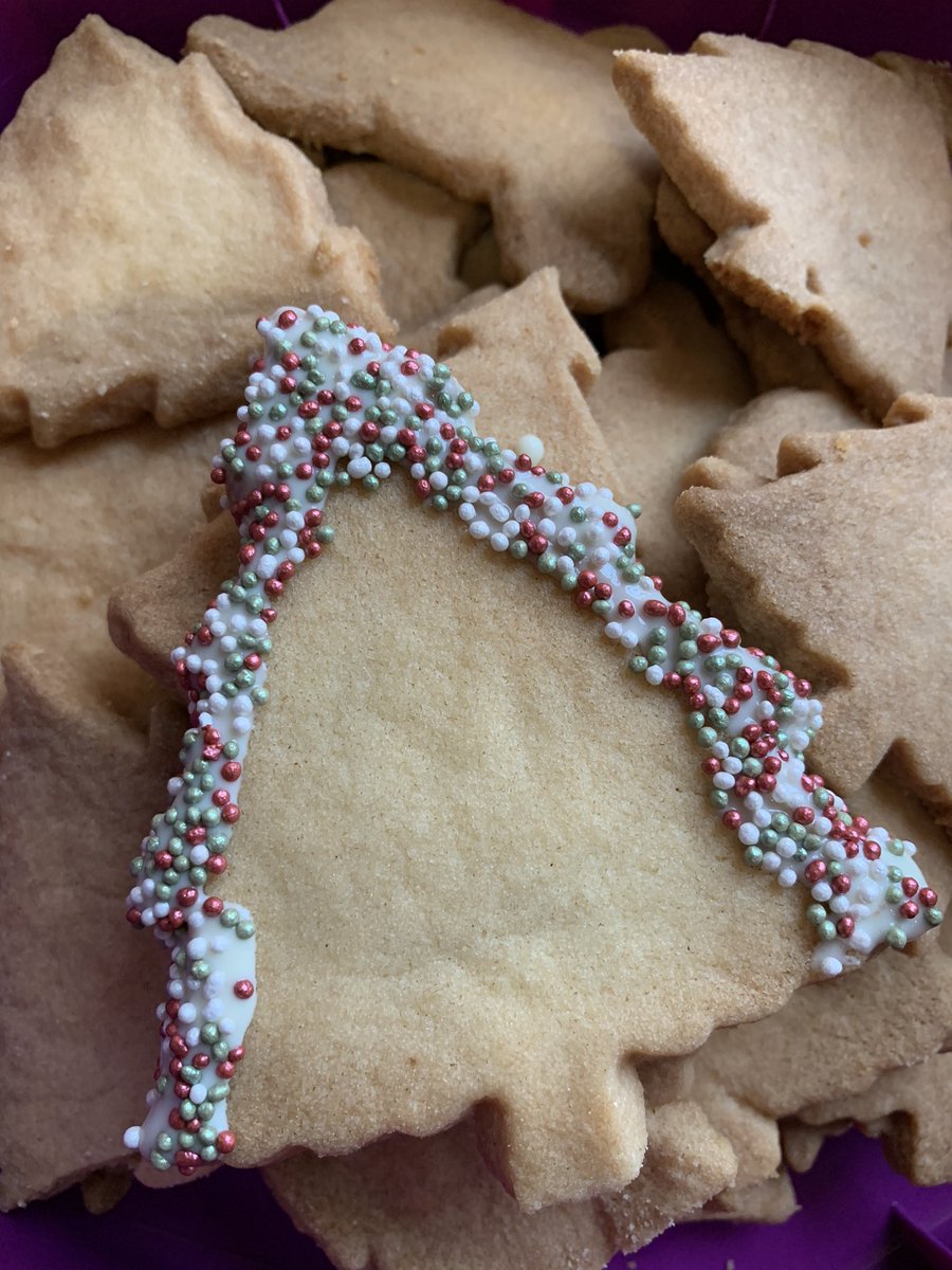 fleurrbie's tweet photo. Think I’ve gone early with these too today @ElCapitano_JW ..? 
#shortbread #WeNeedMoreTrees #GBBO 🎄🎄🎄 https://t.co/MW2rmji6qp