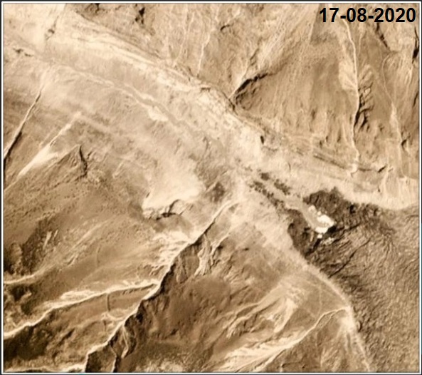 irfansalroo's tweet photo. While the waters from #MuchuharGlacier seemed to have drained during summer (17 August  2020), the early winter imagery (8 November 2020) indicates that waters are being dammed by ice from #surging #ShisperGlacier

@NeilNfg @realglacier @majeed_ulfat @DuncanQuincey @ccia_geneva https://t.co/1SXgSzNZ4G