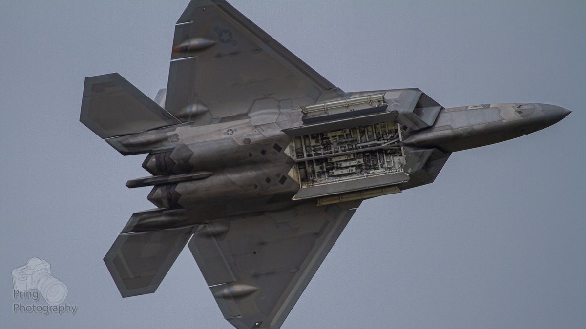 PringPhotograph's tweet photo. F-22 with the weapons bay pass

#F22 #Raptor #F22Demo #StuartAirshow #WeaponsBayPass #ACC #F22Raptor #Stealth #ThrustVectoring https://t.co/D9Fj1YCZmN