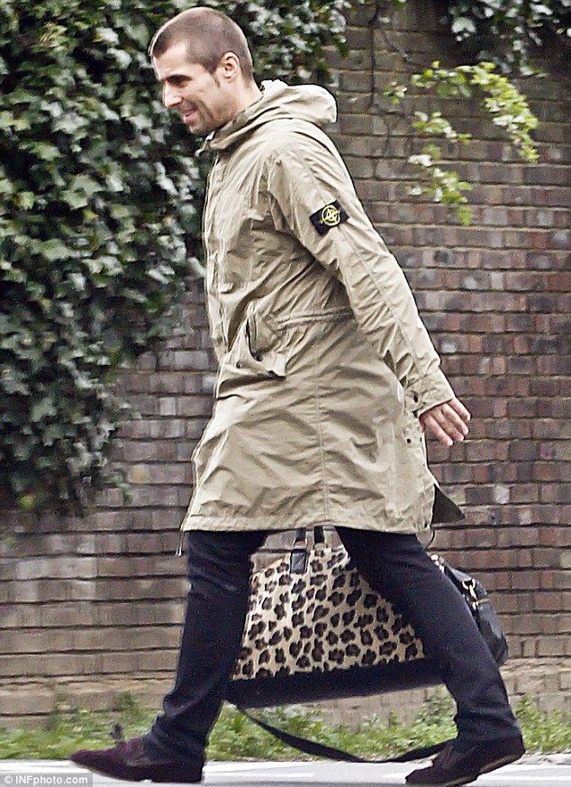 توییتر \\ Liam Gallagher Wears در توییتر 