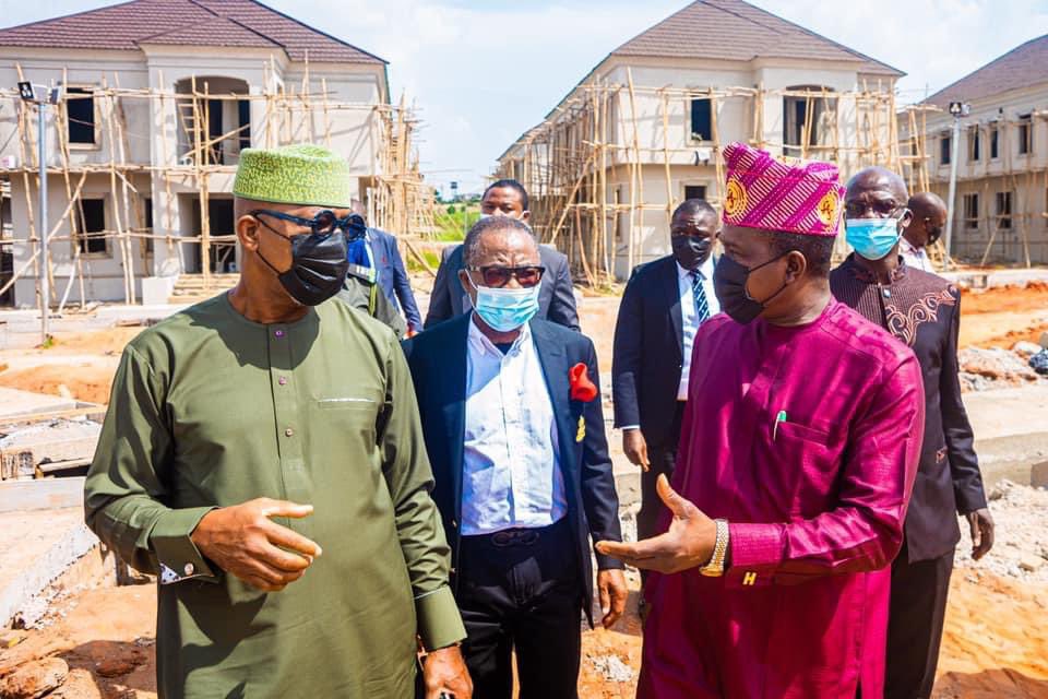 Opetuyii's tweet photo. Ogun State Governor, Prince @dabiodunMFR was at the residential estate being constructed by @officialopic in Abeokuta, to assess the level and quality of work. 
10th November, 2020 
�� @ademide4040 
#BuildingOurFutureTogether https://t.co/LTv8yMuXbM