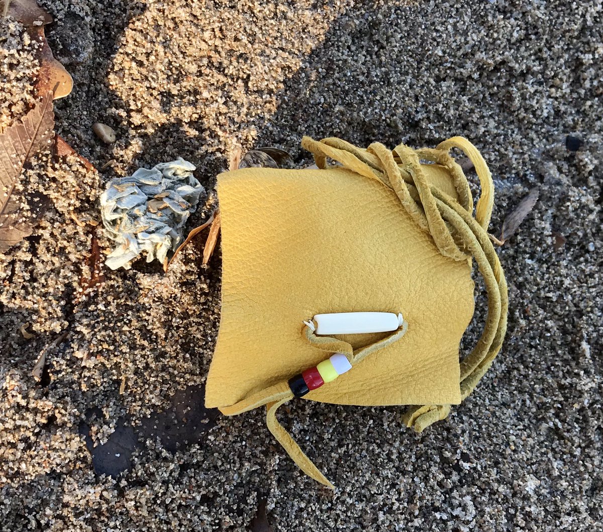 Milnekip's tweet photo. A couple of weeks ago we had a beautiful day from Mother Earth as we ventured to find our own Ishi rock!🥰🌎🌿♥️ Today our little loves practiced sharing their feelings with their special Ishi♥️  @MsBrunen @WpgBeachSchool https://t.co/IxYJhHs5fr