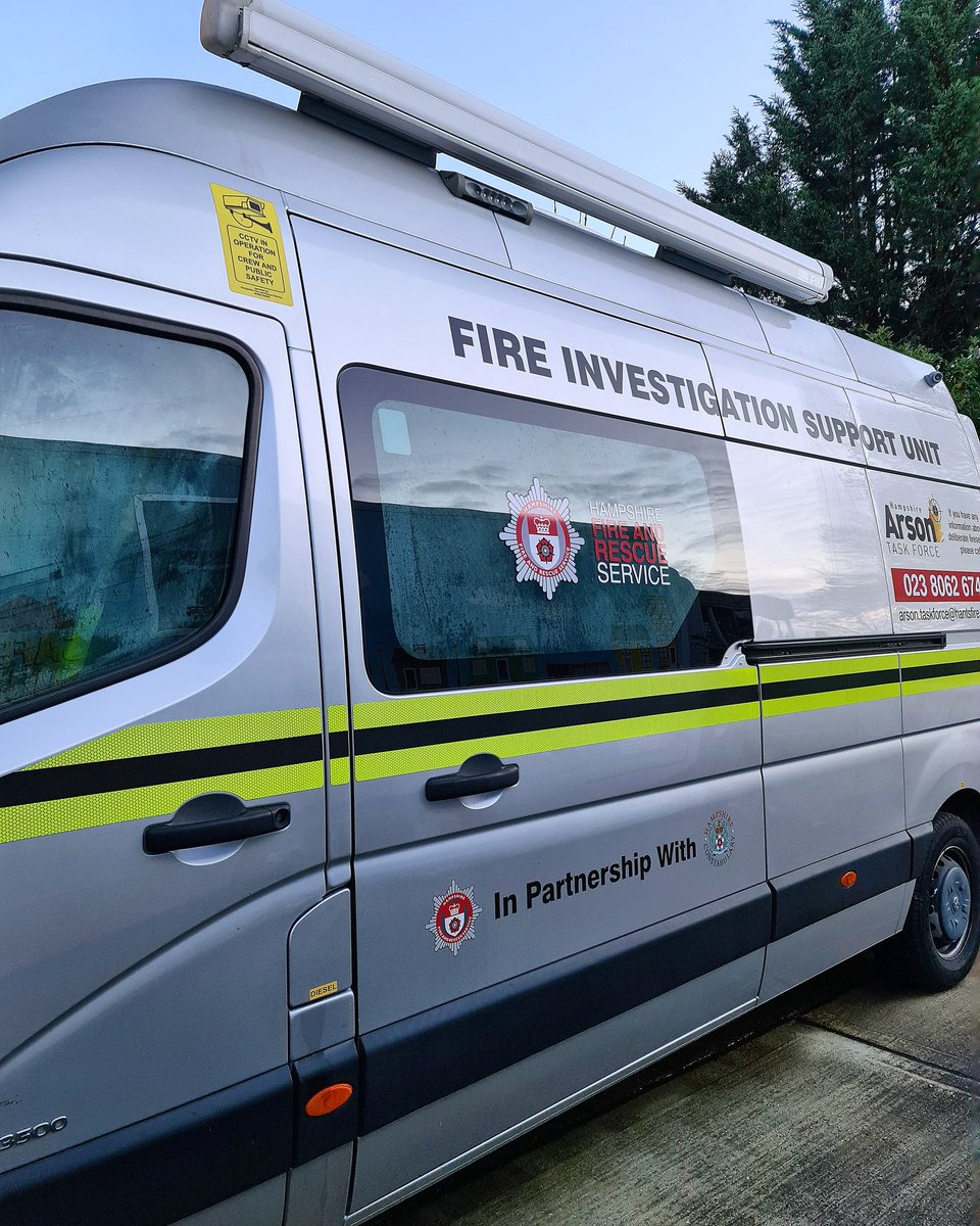 HantsFireDogs's tweet photo. Today we've been working with @HantsPolice for a joint fire investigation in the south of the county. The property had working smoke detectors ✅ which was key to early fire detection 🔥
#HantsFire #FireInvestigation #PartnershipWorking #Arson #TeamHants https://t.co/yxi1wAL4aw