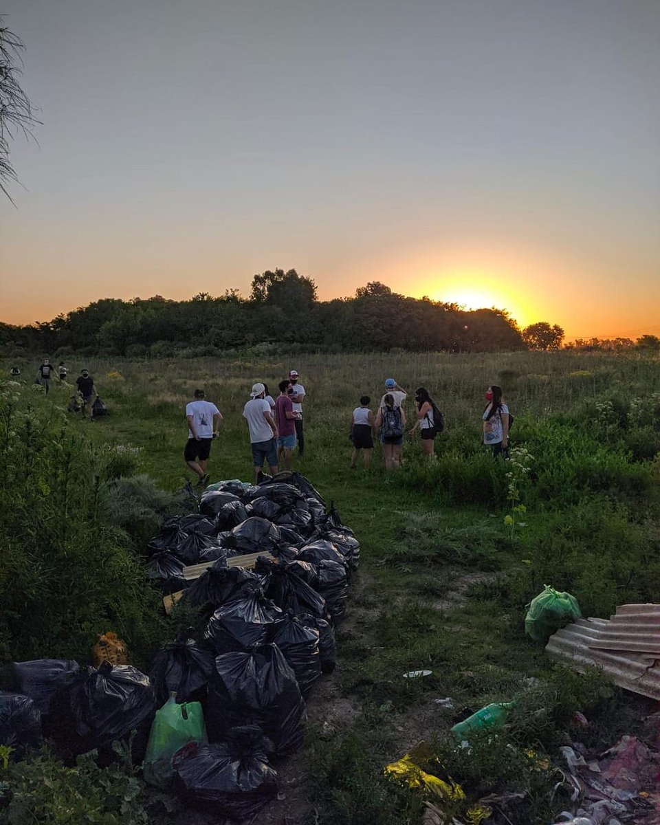 ReservaCFlores's tweet photo. El día sábado 7/11 compartimos conjuntamente con otras organizaciones una jornada de limpieza en la Reserva. Paralelamente a esto, pudimos realizar un recorrido informativo para interiorizar a lxs participantes del encuentro con sus diferentes espacios verdes. https://t.co/nWXv1Yyete