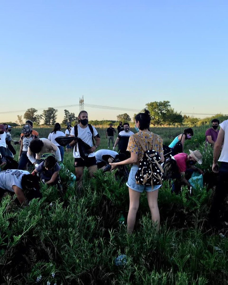 ReservaCFlores's tweet photo. El día sábado 7/11 compartimos conjuntamente con otras organizaciones una jornada de limpieza en la Reserva. Paralelamente a esto, pudimos realizar un recorrido informativo para interiorizar a lxs participantes del encuentro con sus diferentes espacios verdes. https://t.co/nWXv1Yyete