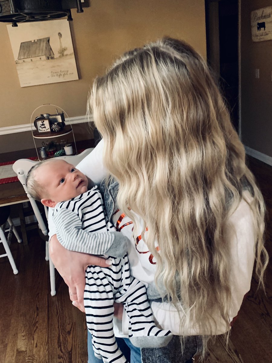 Taay_77's tweet photo. How is this handsome little man one month old already? 💛 https://t.co/xUuGvQ32cV