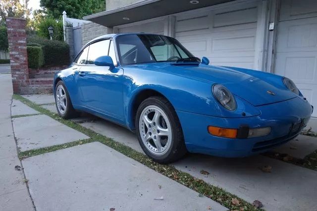 porschelife31's tweet photo. This beautiful 1996 #Porsche 993 Carrera Targa is finished in a rare Blue Turquoise over a Gray leather interior. It has 74k miles and is equipped with a manual transmission. #Classifind

▶️ https://t.co/lngCWgNDfm https://t.co/rWZi8PB1jX