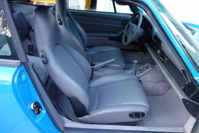 porschelife31's tweet photo. This beautiful 1996 #Porsche 993 Carrera Targa is finished in a rare Blue Turquoise over a Gray leather interior. It has 74k miles and is equipped with a manual transmission. #Classifind

▶️ https://t.co/lngCWgNDfm https://t.co/rWZi8PB1jX