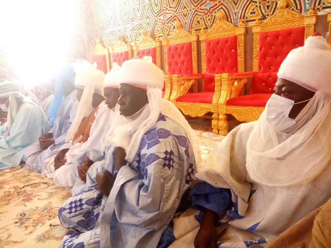 JUST IN: The Hon. Minister of Environment, <a href="/DrMuhdMahmood/">Mohammad Mahmood Abubakar</a> was part of the <a href="/NigeriaGov/">Government of Nigeria</a> delegation that paid a condolence visit to the Katagum Emirate and the family of the late famous hunter and private security expert Alhaji Ali Kwara, who died after a protracted illness.