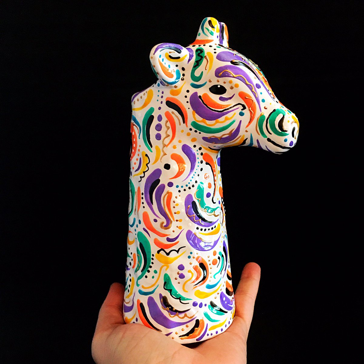 Hazceramics's tweet photo. Do you love giraffes? Then how about adding this lovely giraffe head vase to your home. It’s priced at £19.99 with free U.K. shipping on Etsy.
Link https://t.co/Gd3sLtYZ8Q
#inbizhour #tuesdaymotivations #shoppingstar #giraffes https://t.co/YVXePHwV6i