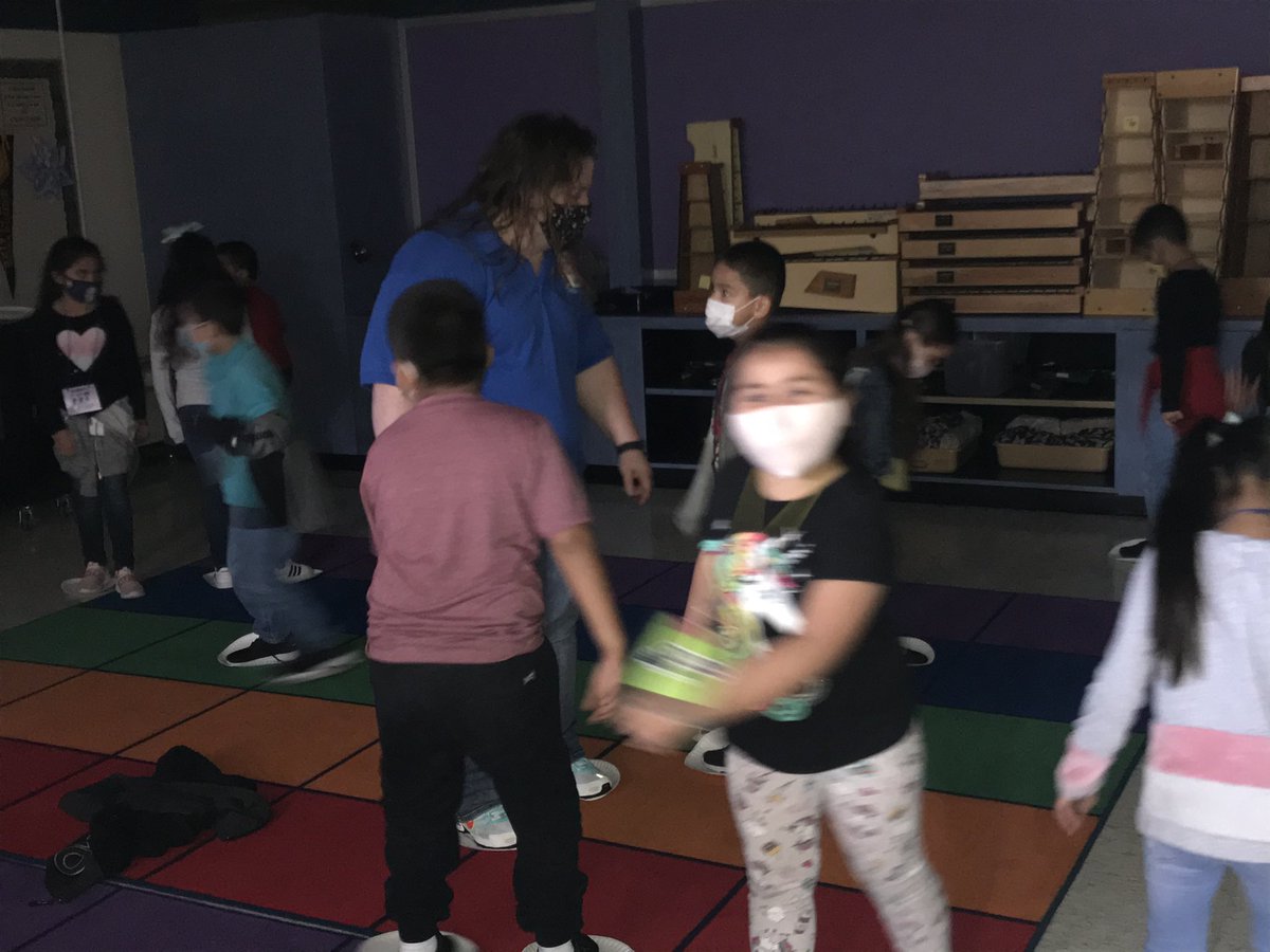 MsNBurr's tweet photo. When you practice moving to different meters, it’s more fun to try skating! #AldineAnywhere @QuaverMusic @aldinefinearts @Thompson_Aldine #firstgradefun #ThompsonMusic https://t.co/raedz3ZkIE