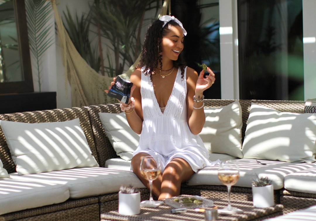 RiverviewFarms_'s tweet photo. It’s Tuesday. And since it’s Chooseday: choose to smile, choose to be happy, choose to be positive, drink Rosè and Enjoy some of the highest quality #LemonTree flower 🍋🍋🍋✨💚🤩👍
🌱
🌱
🌱
🌱
 #rvfproud #cannabiscultivation #cannabissales #weedstagram https://t.co/xsrnmoG4Zw