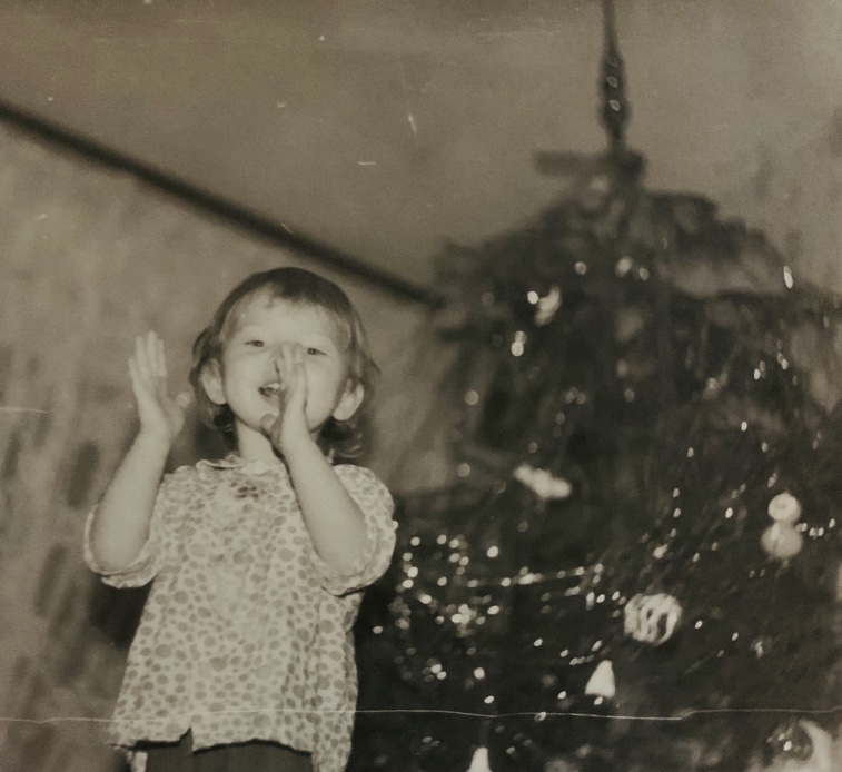 SunsetKidsMusic's tweet photo. Are tree glow-ups a thing? I love decor aesthetics; putting on a great playlist and decorating your home! If you haven't already added our new Christmas song "Runaway For Christmas" to your playlist you should right now! https://t.co/Ce1dOGtgAO