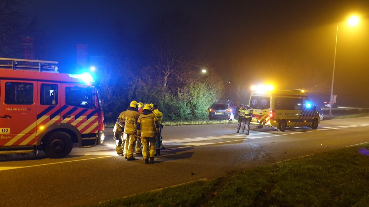 Gewonde bij ongeval op Provincialeweg Hoorn, weg afgesloten..