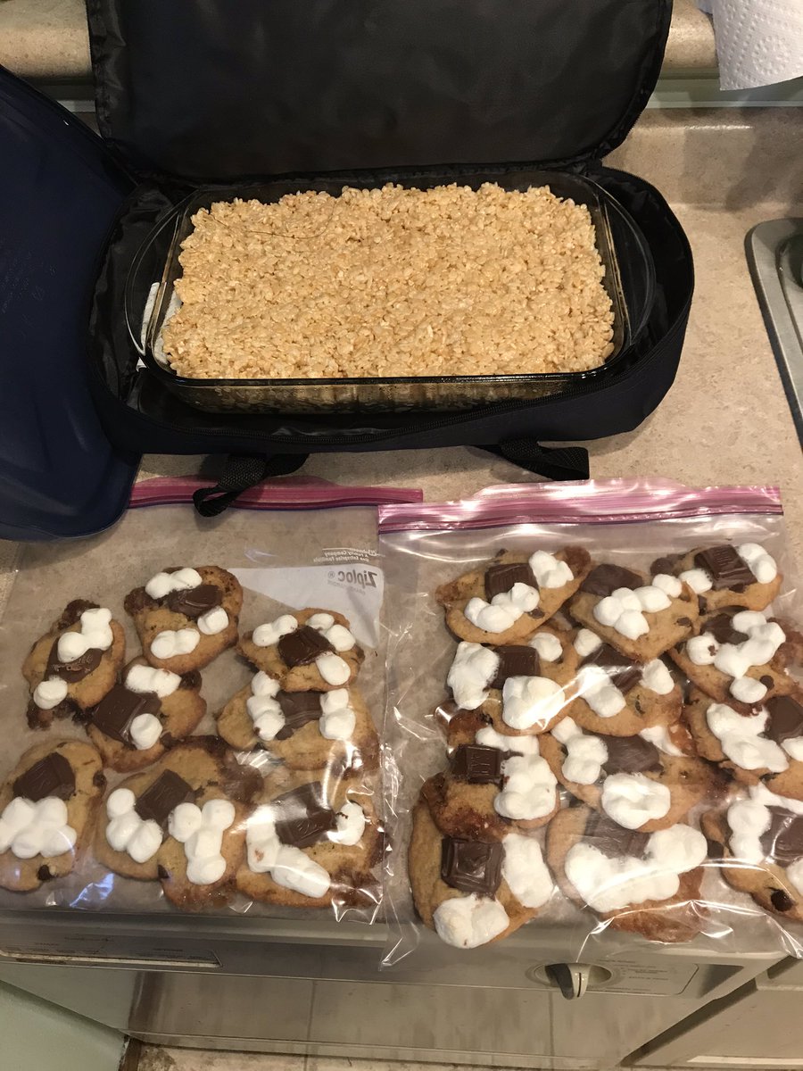 MsJBeckett's tweet photo. Got #ProjectPassItOn treats today from Lexi -already sampled the rice crispy treats and they are SO GOOD! #SennettShines! https://t.co/w1AXJ9gG93