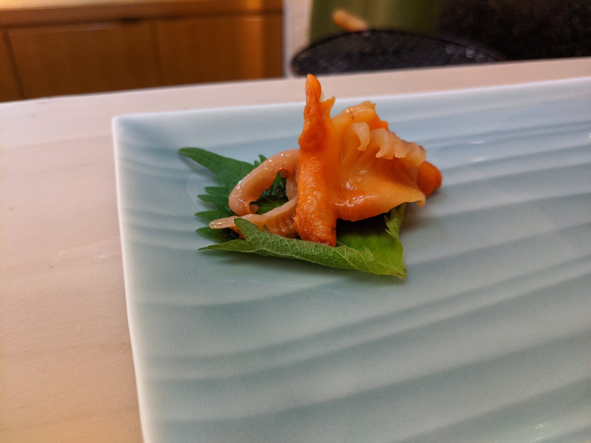 昨日の夜ご飯はお客様と薬院にある 寿司 割烹 開 にて 知り合いの鮨好きの方にご紹介いただき初訪問 まずは刺身から アラ 赤貝 鰹から どれもさすがと納得する美味さ 丁寧さが伝わってくるし 全てが熟練の技やなと あら炊きは名店でしか出せない上品な味付け