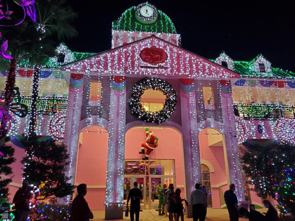 Coaster101's tweet photo. The good folks at @WaltDisneyWorld donated 3.2 Million Christmas lights to make this event possible! @GKTWVillage #NightOfAMillionLights https://t.co/MVTodgAoRJ