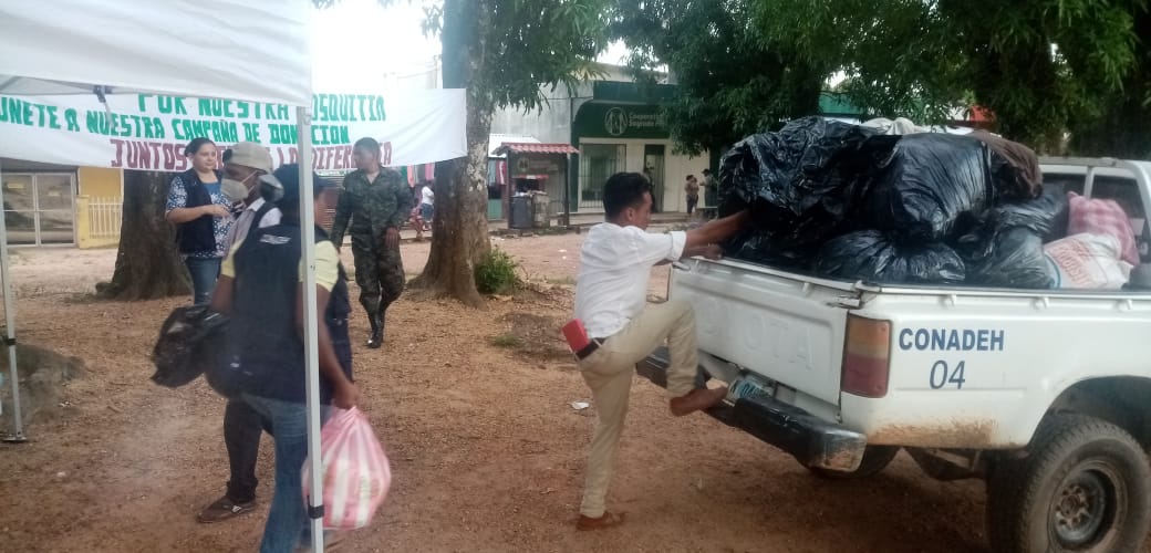 ciprodeh1's tweet photo. Exitosa jornada de recolección de víveres en #PuertoLempira, junto al #ciprodeh, la Oficina Municipal de la Juventud y jóvenes voluntarios(as); se realizó una estupenda labor de recolección, gracias a la comunidad que voluntariamente se acercó a donar. #ciprodehinforma https://t.co/3g9IZEwbE5