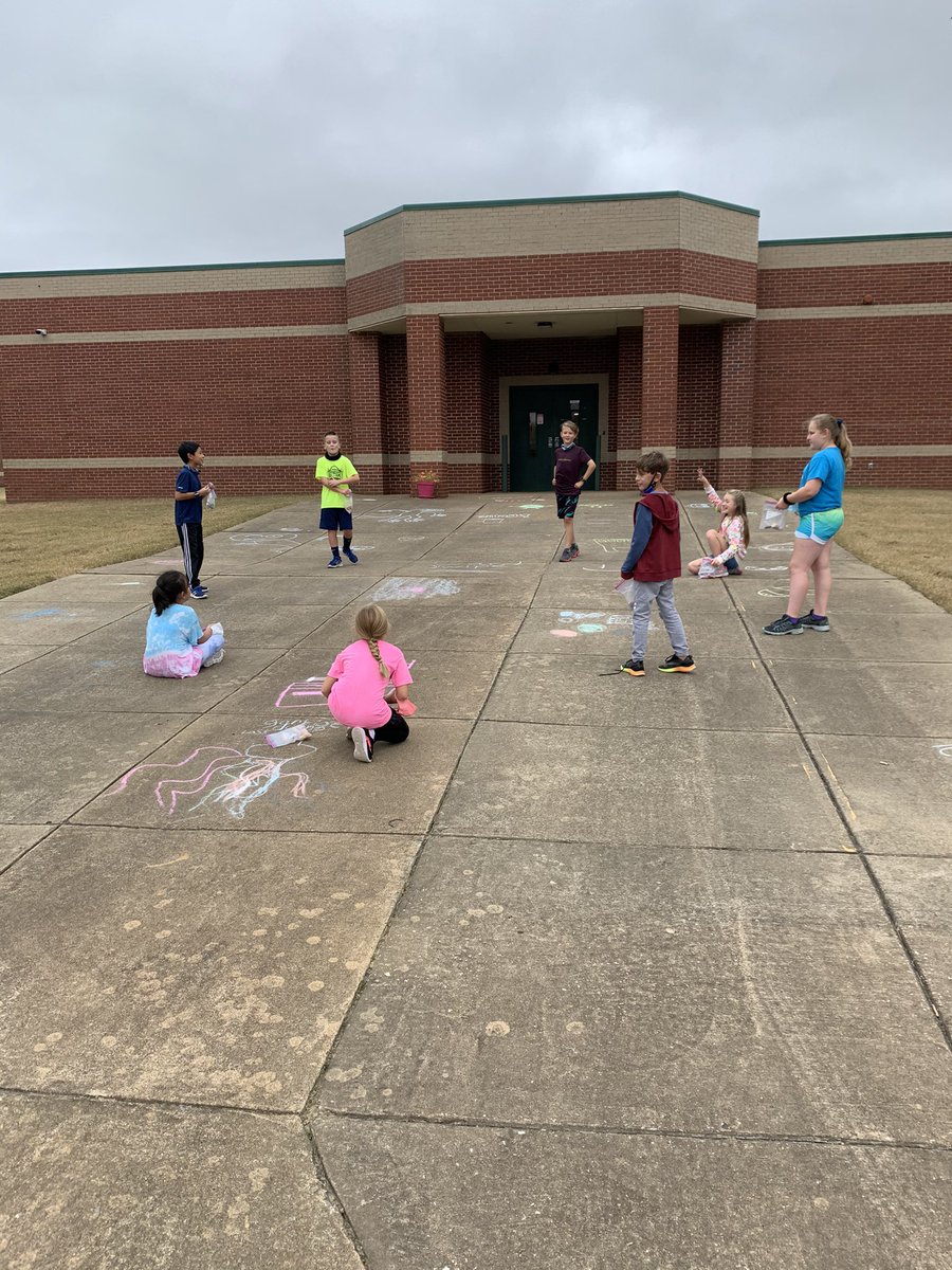 mjfleming5's tweet photo. These creative kids made up and played a live action, socially distanced version of “Among Us” during recess today. ☺️❤️@TaraOaks_ES https://t.co/NlxbjnI0fq
