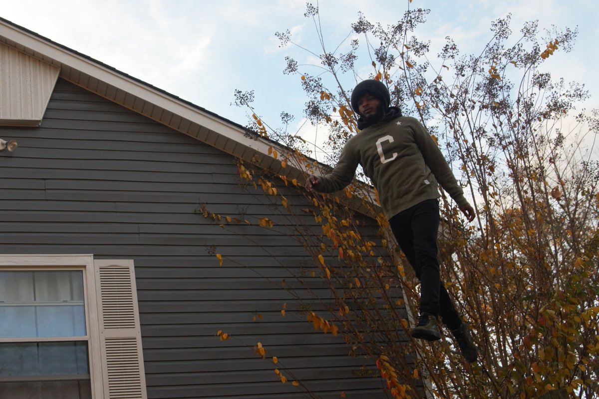 joyboy_61v's tweet photo. Its Autumn but i refuse to Fall

https://t.co/av0pJqQ5T8

#Autumnwatch #autumnfalls #fall #tuesdayvibe #TuesdayFeeling #converse #photooftheday #landscape #landscapephotography #flying #floating #model #fashion #Parkour #skate #vans #nature #quotes #quote #quoteoftheday https://t.co/2bv0Tog7T8