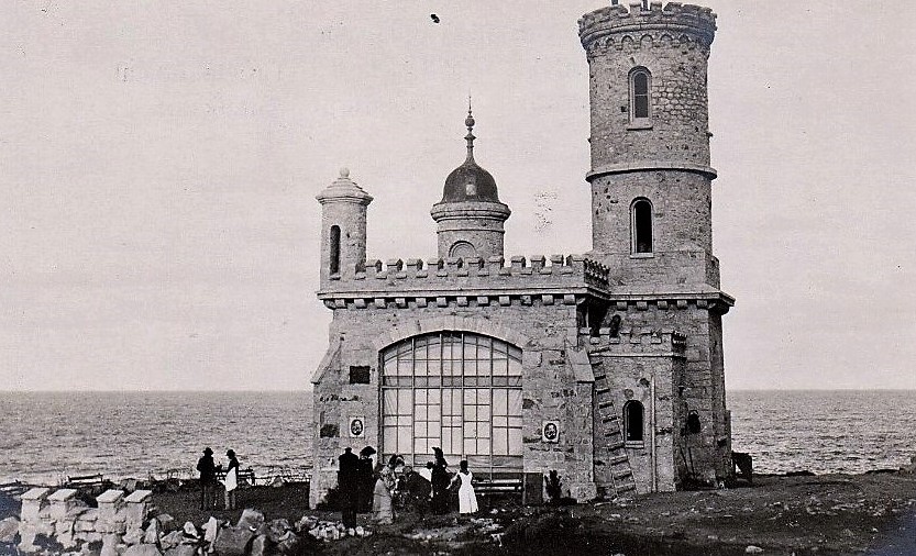 FotosFamiliaMdP's tweet photo. Increíble Mar del Plata de principios del siglo XX: Torreón del Monje en su versión original. https://t.co/8hDqy6NTGj
