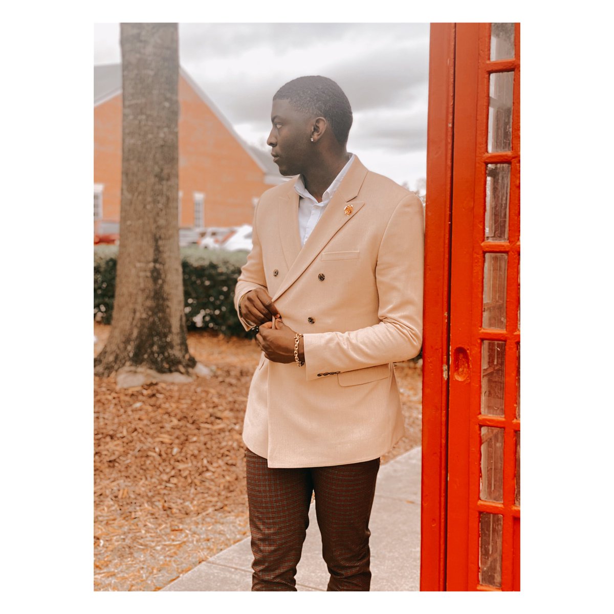 DatGuy_Sammy's tweet photo. i tried to stay low, but I shine so bright it’s so hard not to spot me...
#alleyesonthethrone #icecoldtuesday #alphabama #BYWDB https://t.co/gBmbDqLXoO