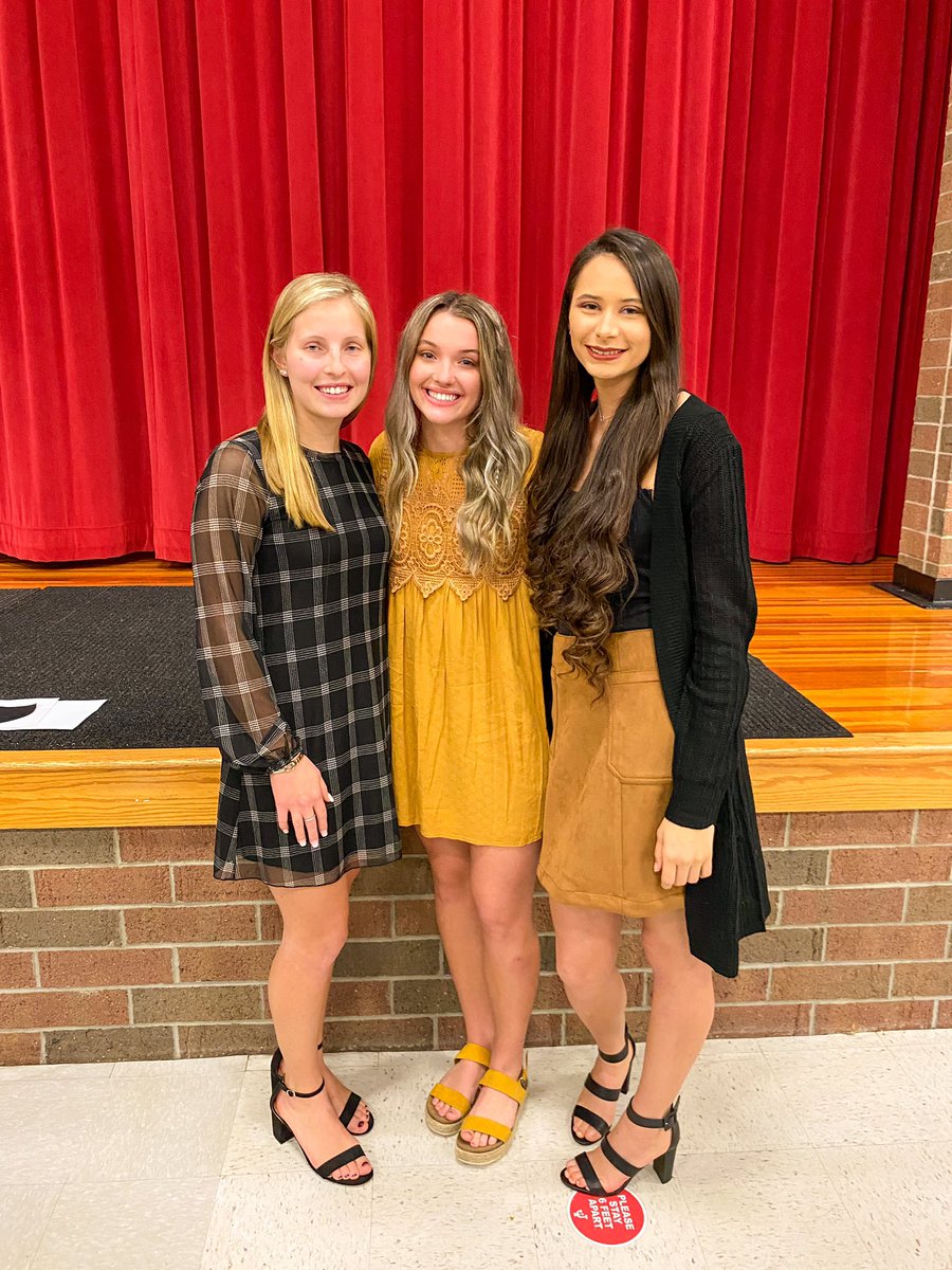 volleyball_JHS's tweet photo. We said goodbye to our 3 seniors last night❤️ @_hallehughes @kloe_zink Kaycee Perkins https://t.co/pZBZtfl5fm