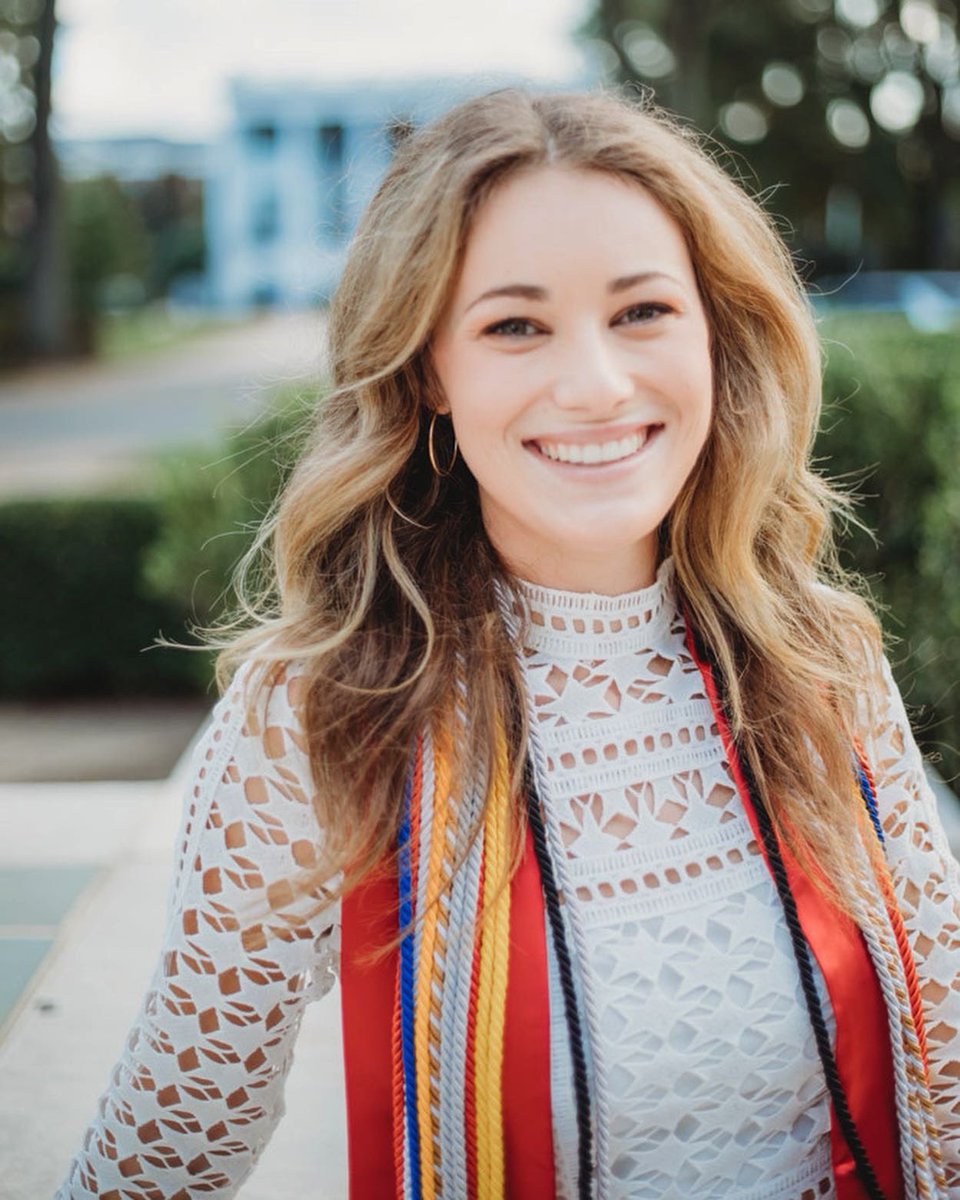 mmmcclenny's tweet photo. got my grad pics today!! can’t believe this is really happening https://t.co/LTy0Kkceb5