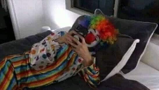 librapagee's tweet image. Yo respondiéndole a los 3 seg después de que me ignoró todo el día: