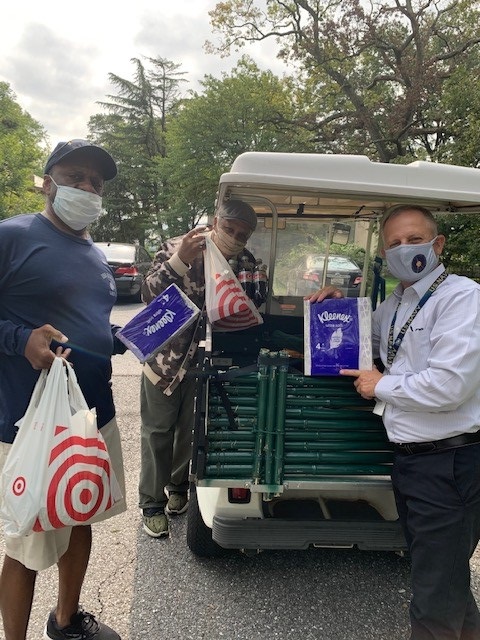 AmeriCorps's tweet photo. In advance of this year’s #VeteransDay, @AmeriCorps staff, including our advisor for veterans and veteran-service organizations Earl Gay, dropped off socks, toiletries, and, most importantly, gratitude to veterans residing at the Armed Forces Retirement Home! #VetsinService https://t.co/hJoNfQ9Yqw