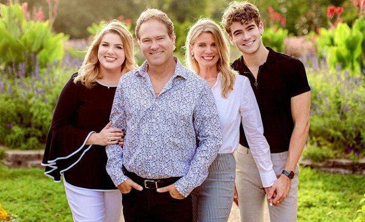 OTOisALight's tweet photo. ๐๐ @Momma_Hayes_ @otoofficial #OnTheOutside #Outsiders #OTOโพ #DevinHayes #MorganHayes #RobinHayes #MommaHayes #MarkHayes #DaddioHayes #TheHayesFamily https://t.co/46A6786tpN