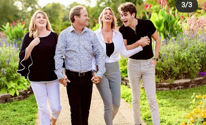 OTOisALight's tweet photo. ๐๐ @Momma_Hayes_ @otoofficial #OnTheOutside #Outsiders #OTOโพ #DevinHayes #MorganHayes #RobinHayes #MommaHayes #MarkHayes #DaddioHayes #TheHayesFamily https://t.co/46A6786tpN