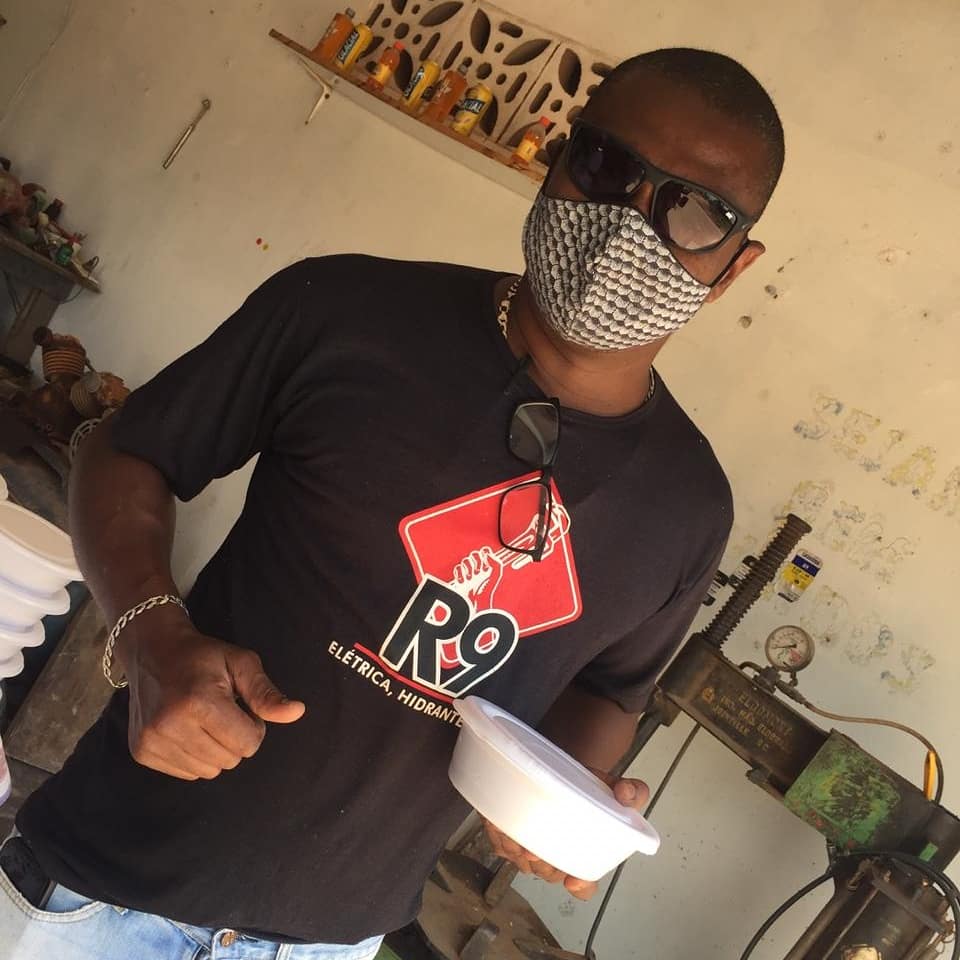 cufa_es's tweet photo. Dia de Almoço CUFA em Jabaeté Terra Vermelha, na cidade de Vila Velha/ES.

Em mais uma doação de nossa colaboradora Fabiula, atendemos 100 moradores do bairro com 100 marmitas da melhor qualidade.

#cufacontraovirus #cufabrasil #cufaes #favelaépotência #aculse #maesdafavela https://t.co/4G8BFRSf73