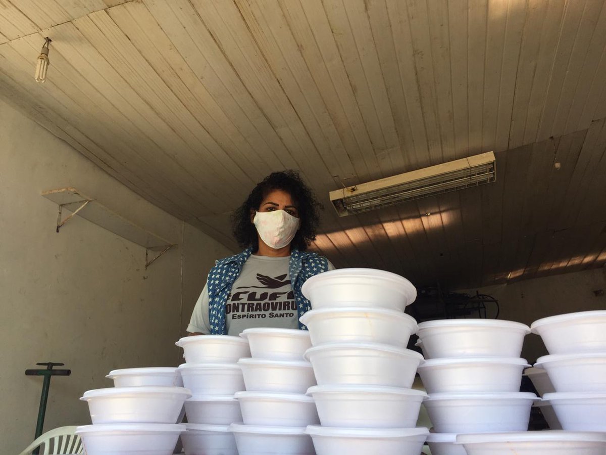 cufa_es's tweet photo. Dia de Almoço CUFA em Jabaeté Terra Vermelha, na cidade de Vila Velha/ES.

Em mais uma doação de nossa colaboradora Fabiula, atendemos 100 moradores do bairro com 100 marmitas da melhor qualidade.

#cufacontraovirus #cufabrasil #cufaes #favelaépotência #aculse #maesdafavela https://t.co/4G8BFRSf73
