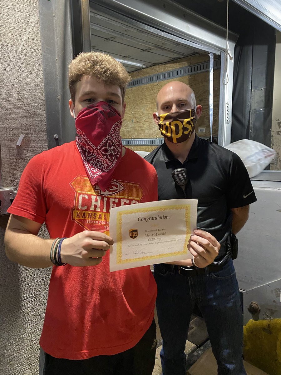 Thanking John McDonald for 45 days with #TeamUPS and talking about maintaining a stance that puts you in control to avoid Slips and Falls #CP-ITP ⁦<a href="/CP_UPSers/">Central Plains</a>⁩ ⁦<a href="/CentralPSafety/">CentralPlains Safety</a>⁩