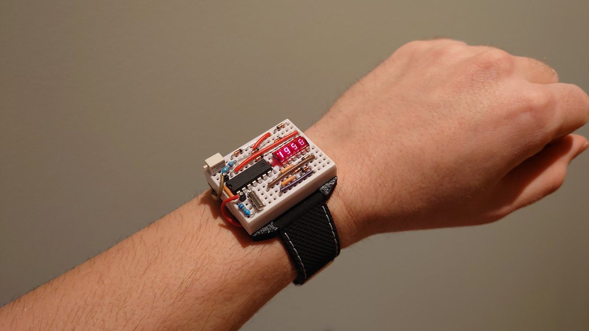 Hacksterio's tweet photo. This breadboard wristwatch is delightfully geeky: https://t.co/Mw8ZxrJggn https://t.co/2zCtMVxdWW