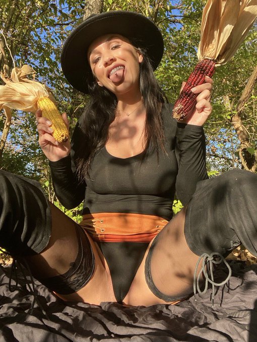 A real country girl will fu*k herself with a Corn on the Cob🌽! Releasing this Corn video tonight on my<a href="/tag/newprofilepic"class="tags"><span>#newprofilepic</span></a>