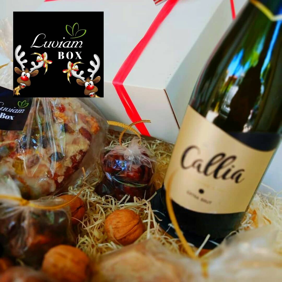 Luviamcatering's tweet photo. Se vienen las Fiestas y Luviam Box te ofrece una propuesta 
artesanal para que tengas 
el mejor festejo!🍾
Pedi tu Luviam Box✔

Contacto Whastapp 1130675531📲
homeparty@cateringluviam.com.ar
#findeaño #felicesfiestas #luviambox https://t.co/24jeHsdyZ9