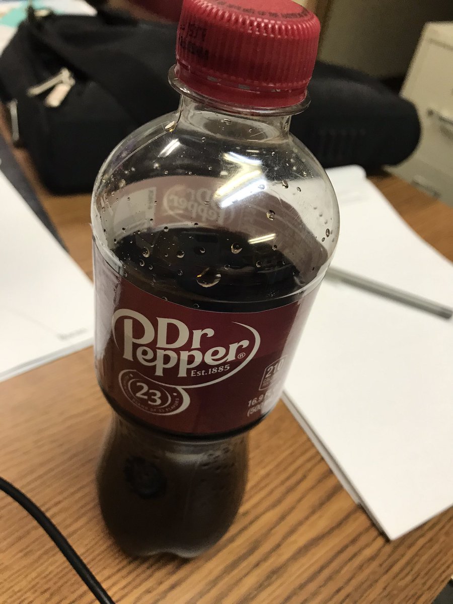 AnimatedToku's tweet photo. Dr Pepper is where it’s at tonight. #class #zoom #TryingToStayAwake https://t.co/PWqqSGPGv0
