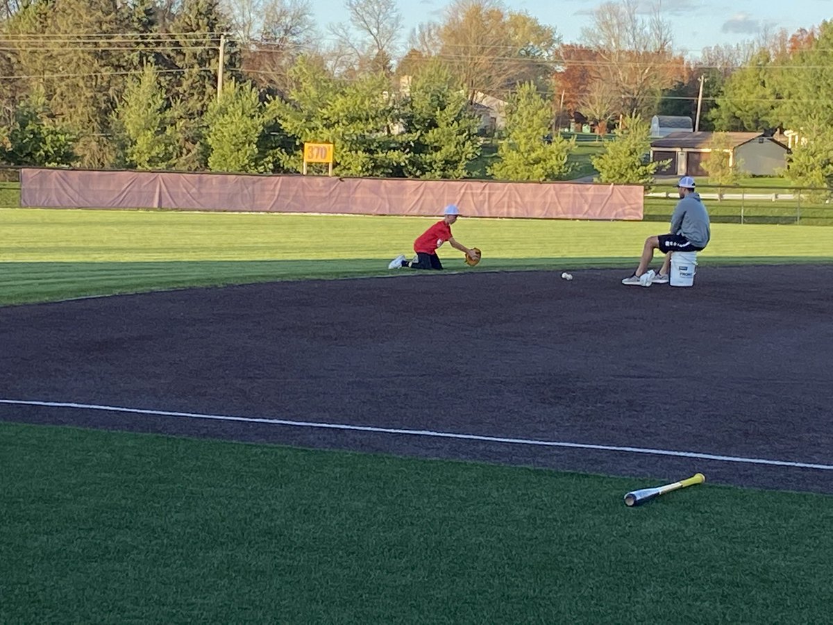 It was a great day outside for @Shuey_22 to work with one of our guys.  #gymr #time2eat @angrybeartravel @JHSbaseball2014